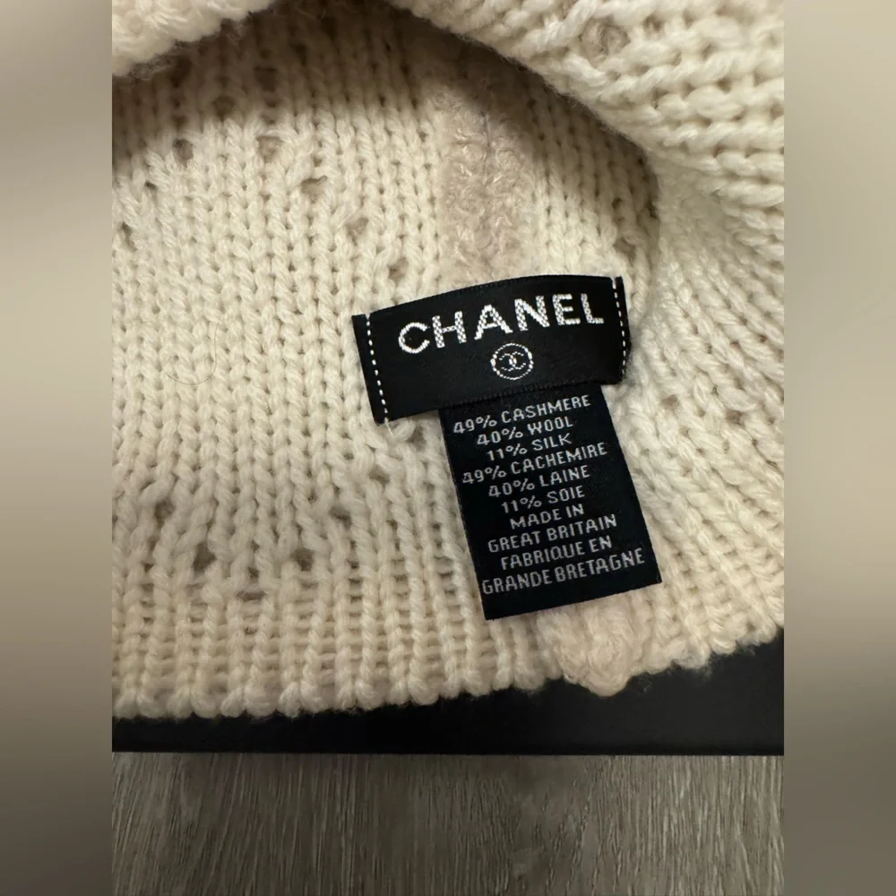 Chanel Beige Cashmere Beanie - Picture 6 of 6